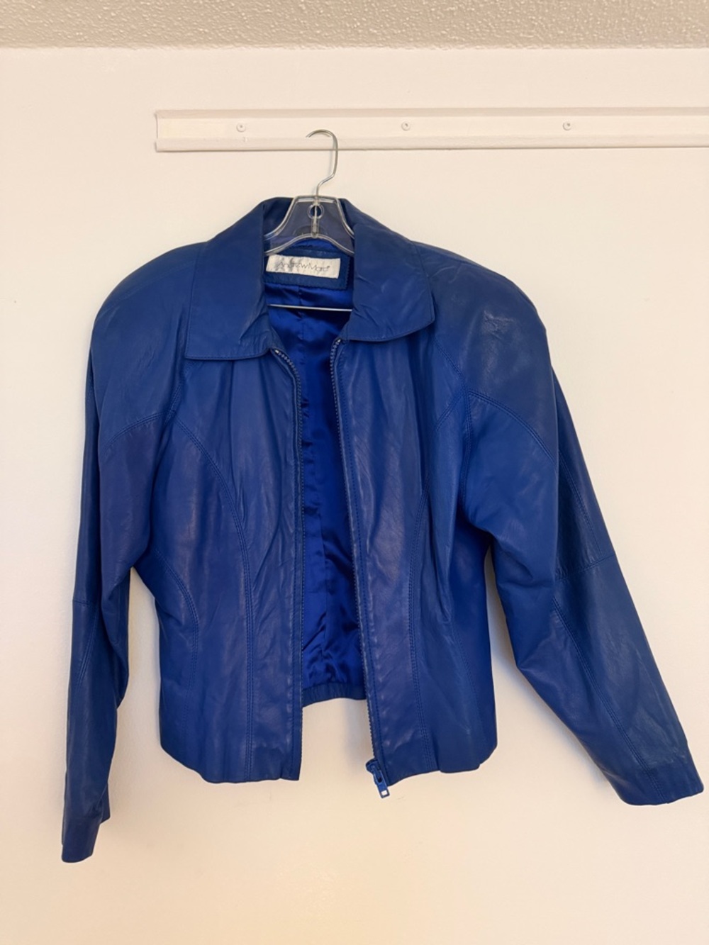 Vintage pre-loved Andrew Marc Women’s Royal Blue Leather Zip-Front Jacket